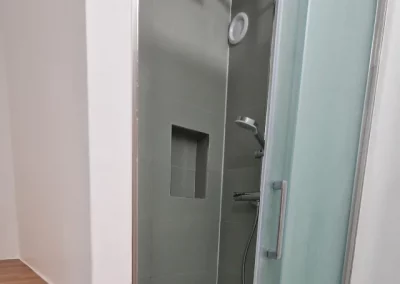 Douche après rénovation intérieure, rue Rabelais, Vanves