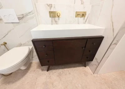 Meuble avec double vasque après travaux de rénovation, rue de Fécamp, Paris 12