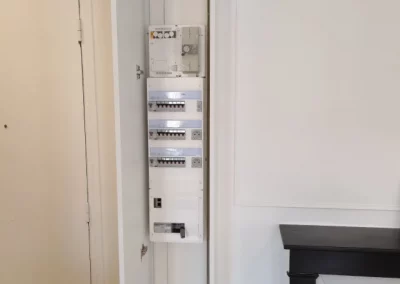 Nouveau panneau électrique après travaux de rénovation, rue de Fécamp, Paris 12