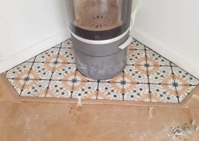 Finitions du carrelage pendant la rénovation intérieure