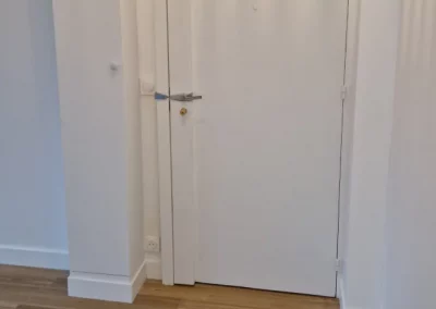 Porte d’entrée rénovée, rue Raymond Marcheron à Vanves