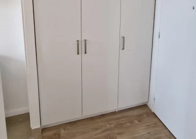 Travaux de pose d’un meuble à étagères, Avenue de Verdun à Vanves